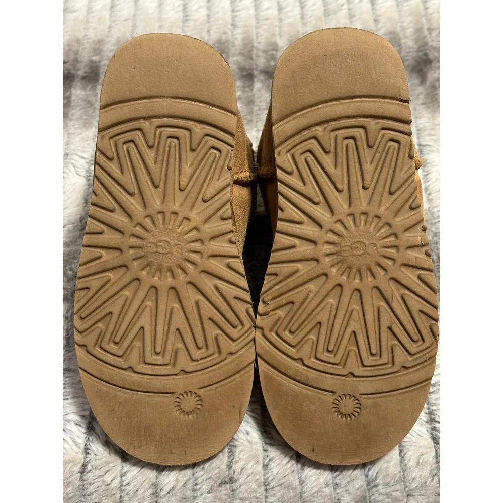 UGG Classic Ultra Mini Kids Chestnut Suede Sheepskin Ankle Boots Size 34 F19010D